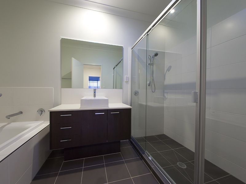 77 Brook St, Wakerley QLD 4154