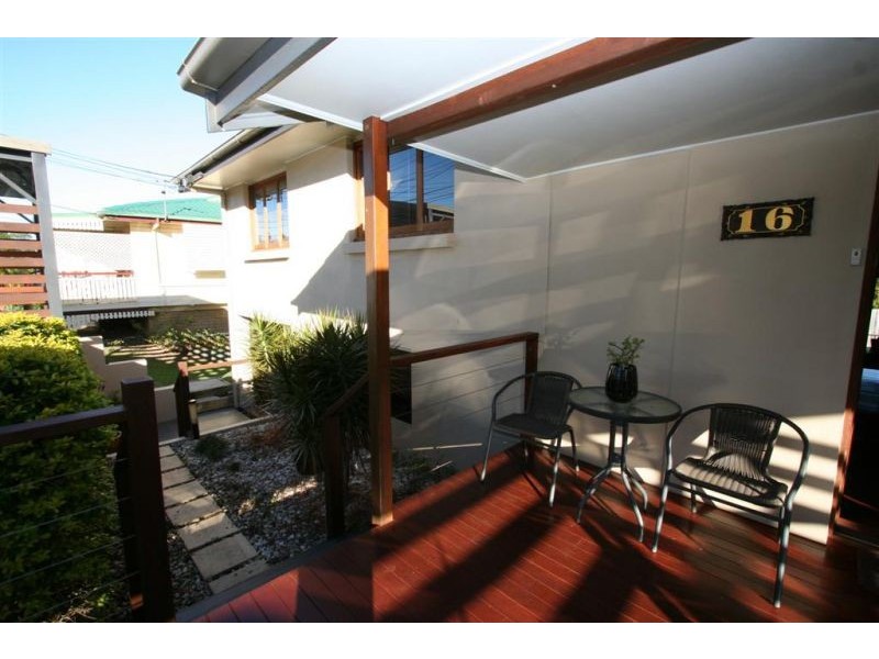 16 Leadale Street, Wynnum West QLD 4178