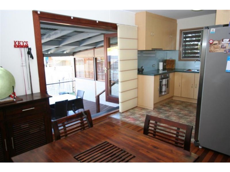 16 Leadale Street, Wynnum West QLD 4178