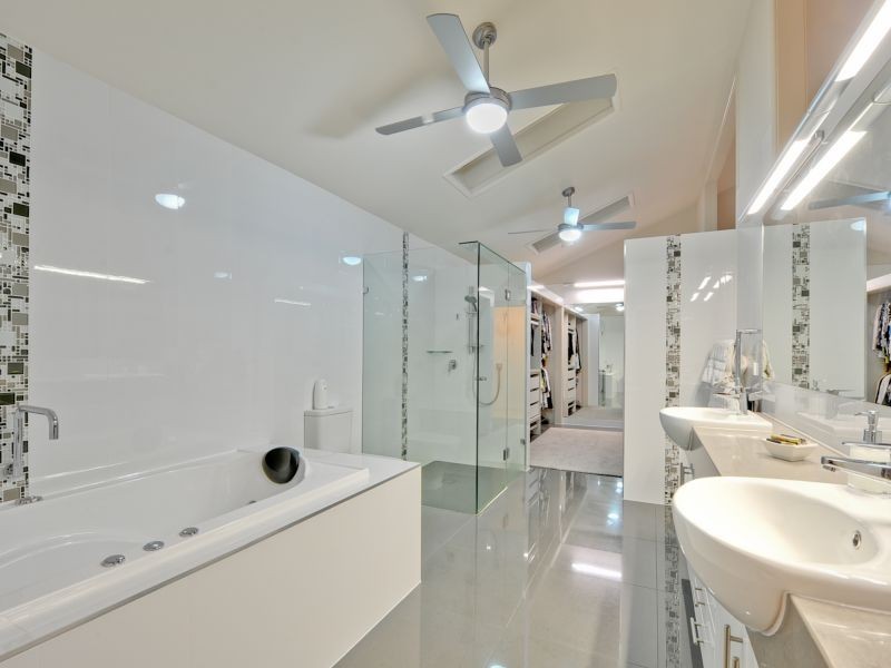 74 Duncan Street, Wynnum West QLD 4178