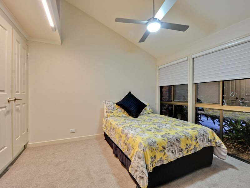 74 Duncan Street, Wynnum West QLD 4178