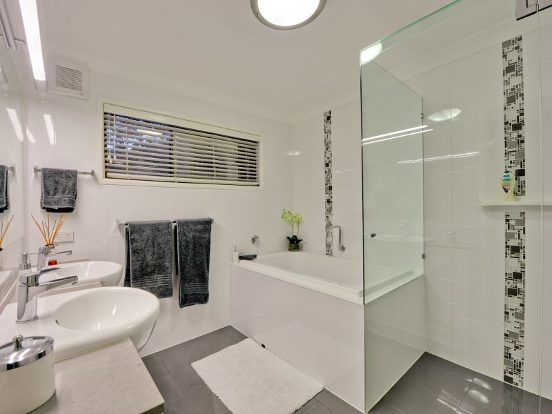 74 Duncan Street, Wynnum West QLD 4178
