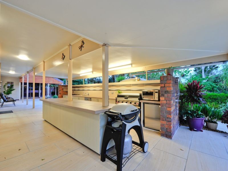 74 Duncan Street, Wynnum West QLD 4178