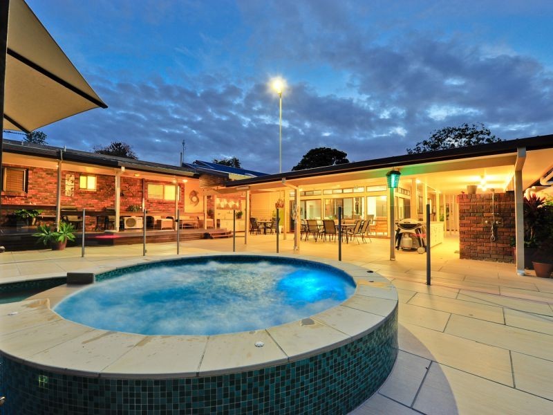 74 Duncan Street, Wynnum West QLD 4178