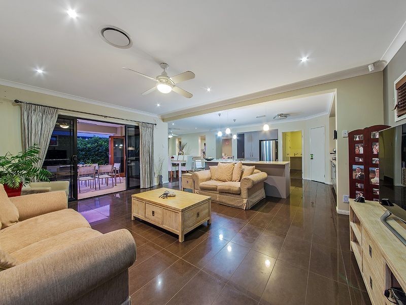 4 Willis St, Wakerley QLD 4154