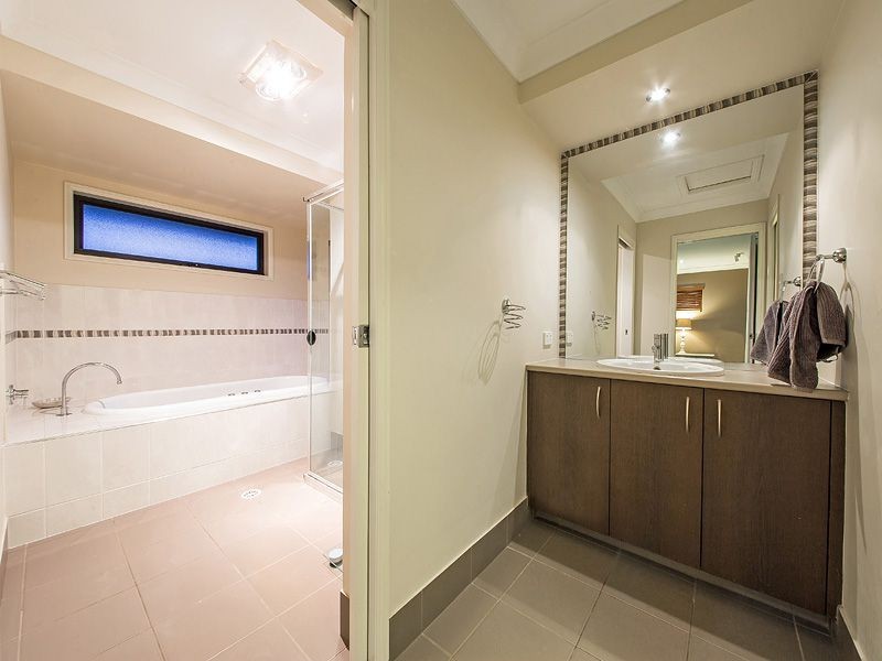 4 Willis St, Wakerley QLD 4154
