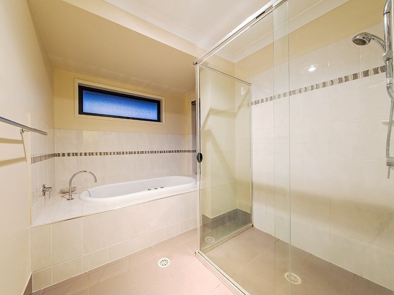 4 Willis St, Wakerley QLD 4154