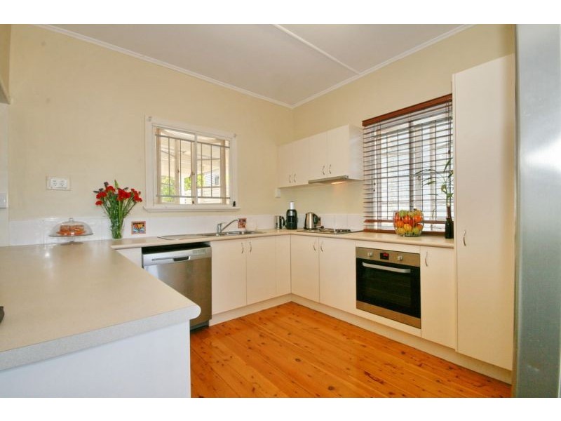 55 Mackenzie Street, Manly West QLD 4179