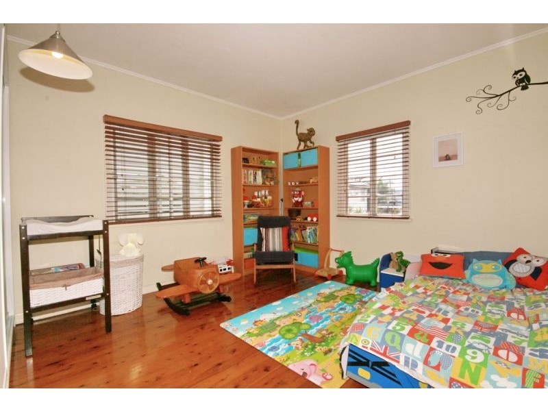 55 Mackenzie Street, Manly West QLD 4179