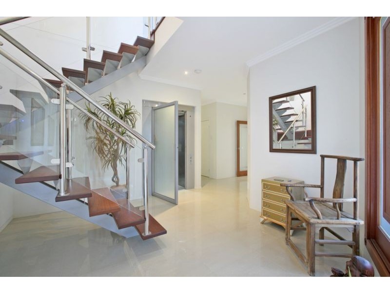 705 Esplanade, Lota QLD 4179