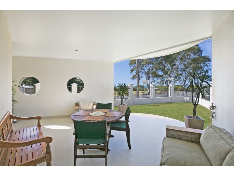 705 Esplanade, Lota QLD 4179