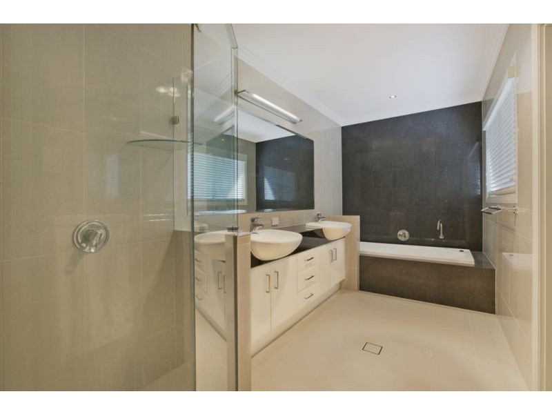 705 Esplanade, Lota QLD 4179