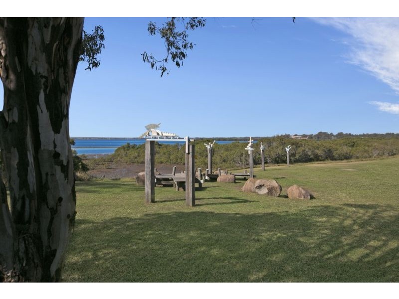 705 Esplanade, Lota QLD 4179