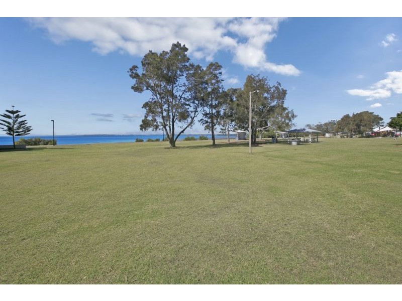 705 Esplanade, Lota QLD 4179