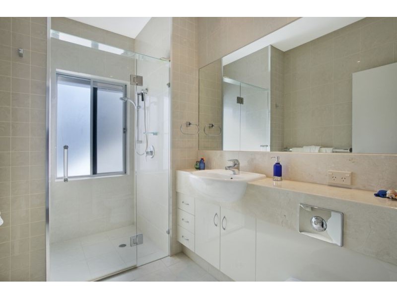 483 Royal Esplanade, Manly QLD 4179