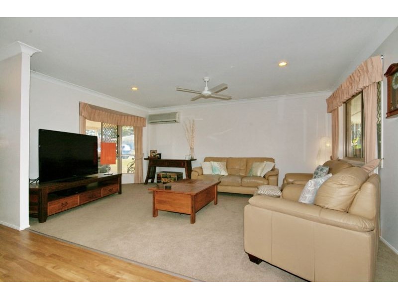 62 Amanda Street, Wynnum West QLD 4178