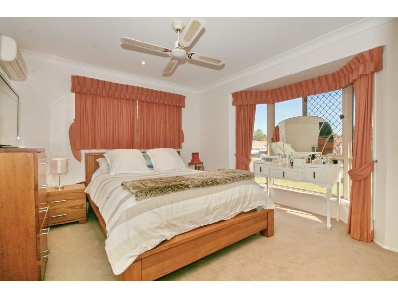 62 Amanda Street, Wynnum West QLD 4178