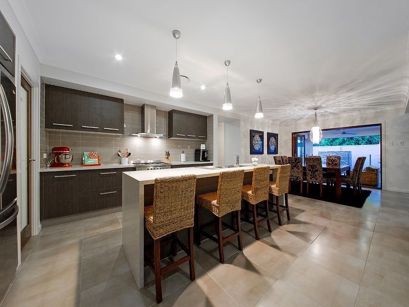 8 Sylvateere Crescent, Wakerley QLD 4154