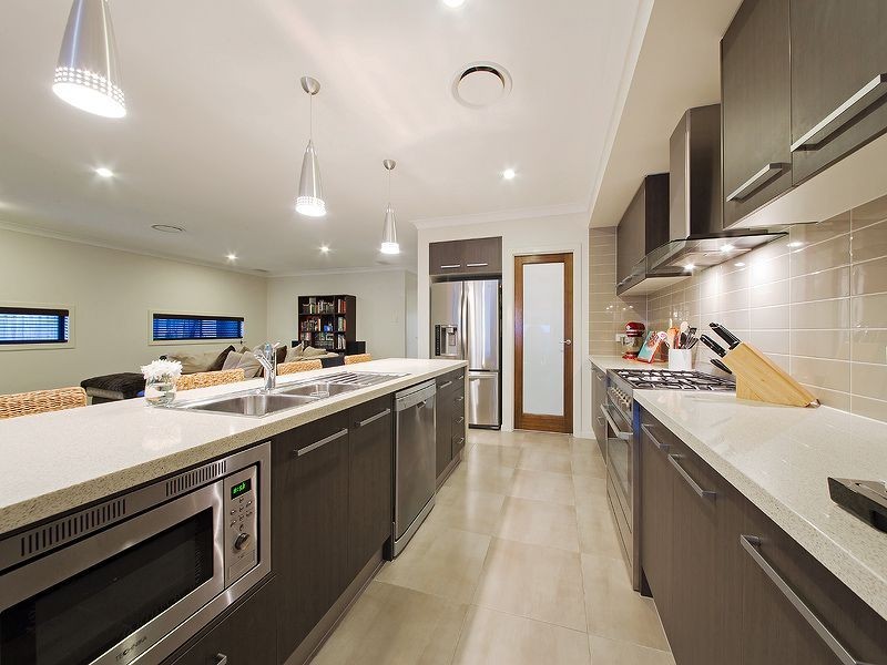 8 Sylvateere Crescent, Wakerley QLD 4154