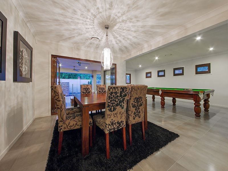 8 Sylvateere Crescent, Wakerley QLD 4154
