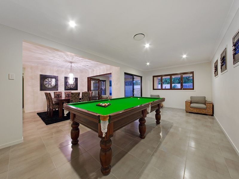 8 Sylvateere Crescent, Wakerley QLD 4154