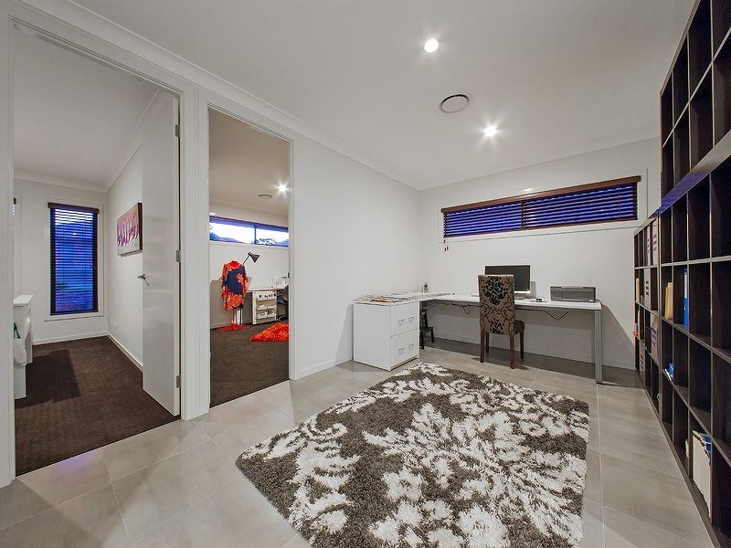 8 Sylvateere Crescent, Wakerley QLD 4154