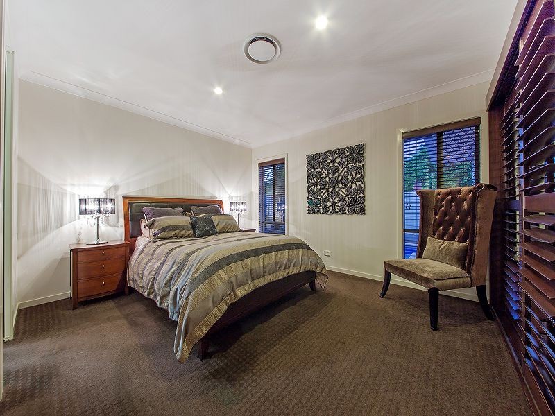 8 Sylvateere Crescent, Wakerley QLD 4154