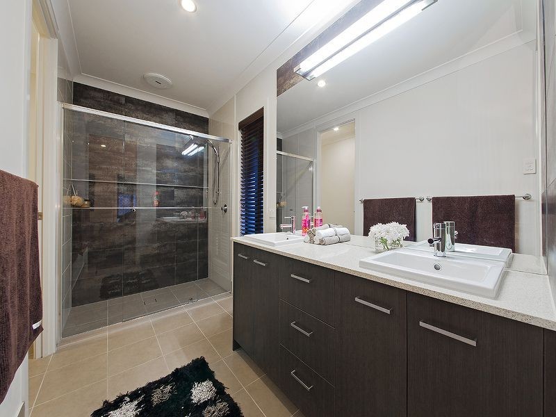 8 Sylvateere Crescent, Wakerley QLD 4154