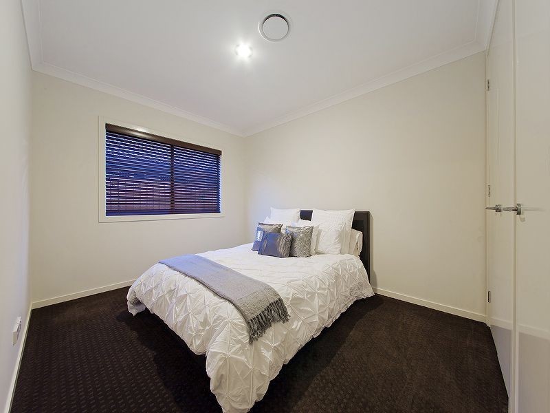 8 Sylvateere Crescent, Wakerley QLD 4154