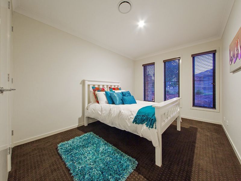 8 Sylvateere Crescent, Wakerley QLD 4154