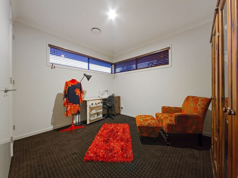 8 Sylvateere Crescent, Wakerley QLD 4154