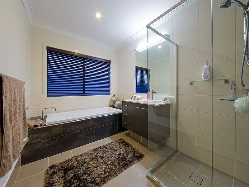 8 Sylvateere Crescent, Wakerley QLD 4154
