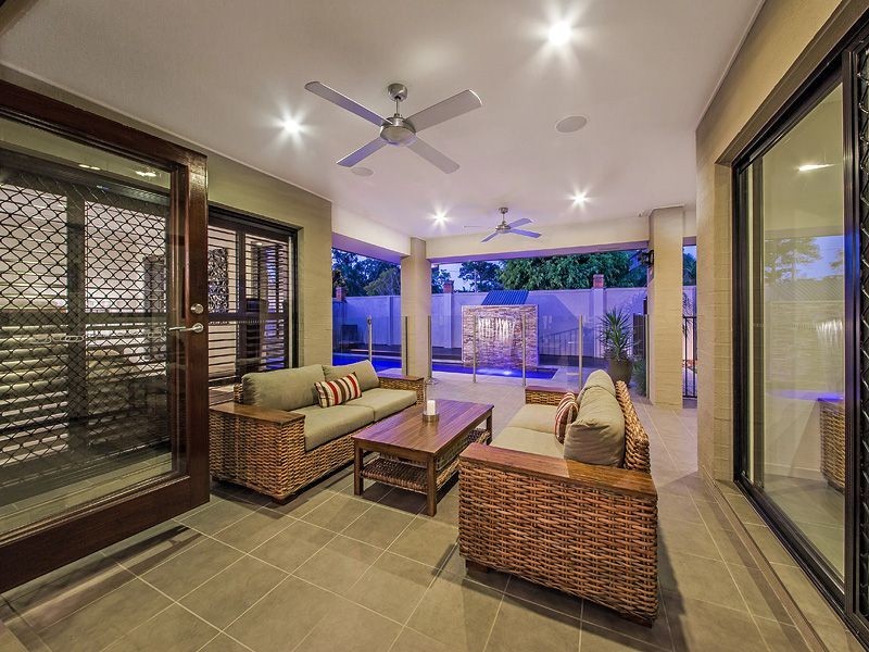 8 Sylvateere Crescent, Wakerley QLD 4154