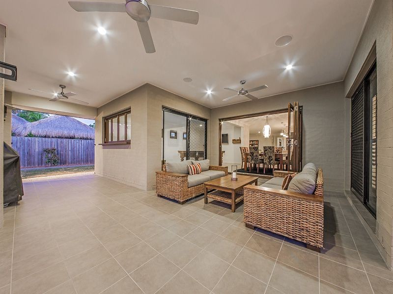 8 Sylvateere Crescent, Wakerley QLD 4154