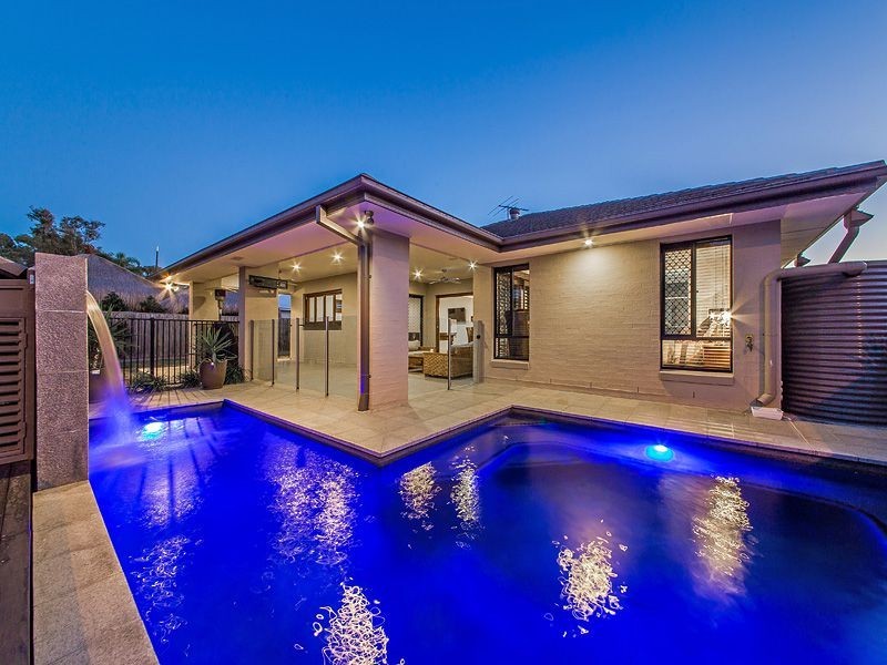 8 Sylvateere Crescent, Wakerley QLD 4154