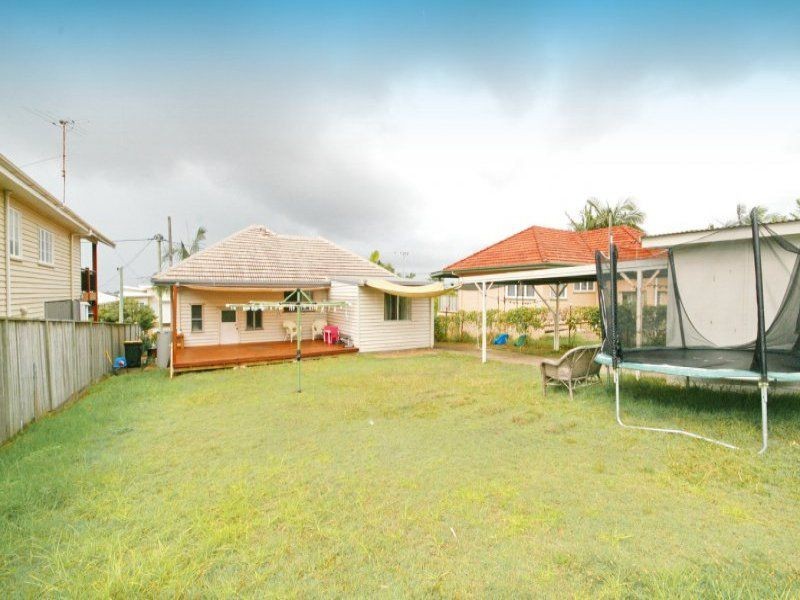 16 Kitchener Street, Wynnum QLD 4178