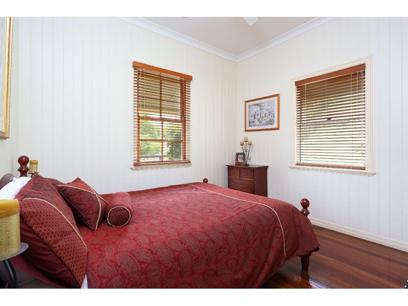 18 Tingal Road, Wynnum QLD 4178