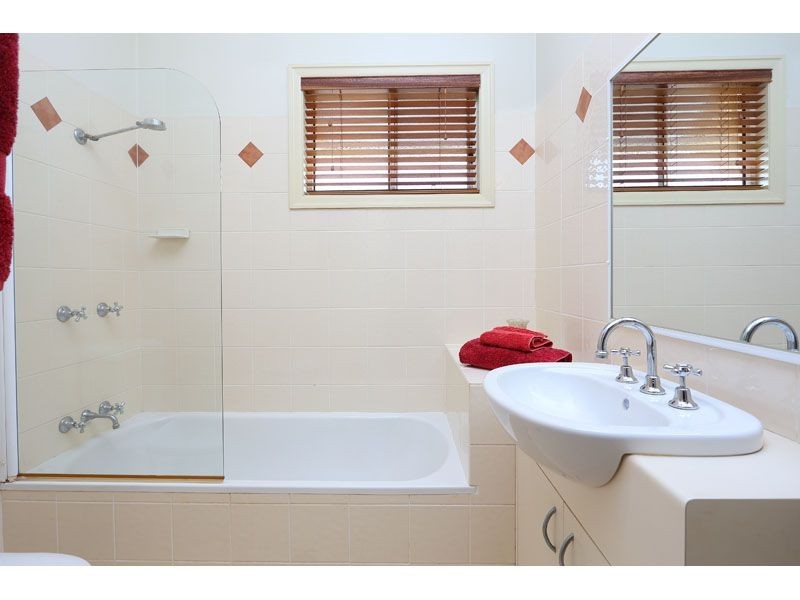 18 Tingal Road, Wynnum QLD 4178
