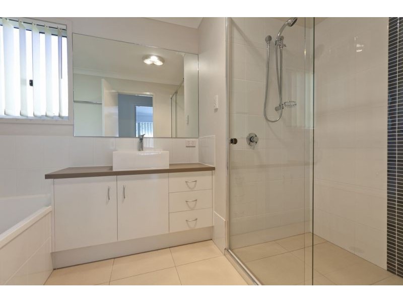 26 Madgwick St, Wynnum QLD 4178