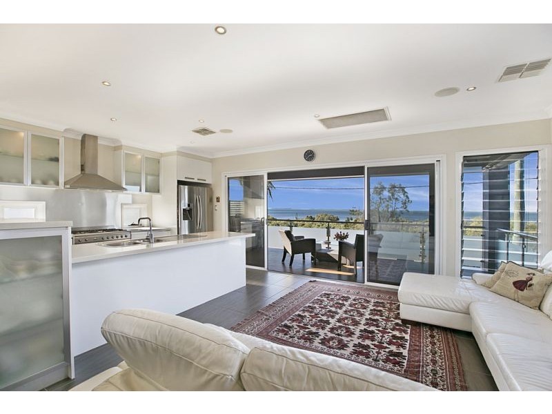 719 Esplanade, Lota QLD 4179