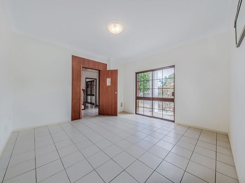 92 Walnut Street, Wynnum QLD 4178