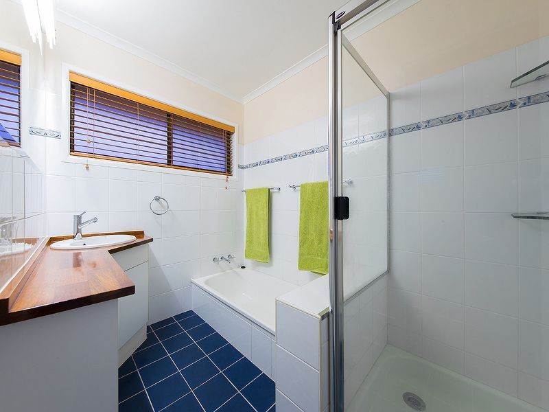 3 Carlia St, Wynnum West QLD 4178