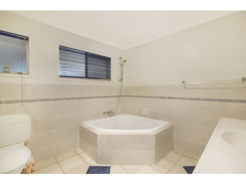 54 Barbara St, Manly West QLD 4179