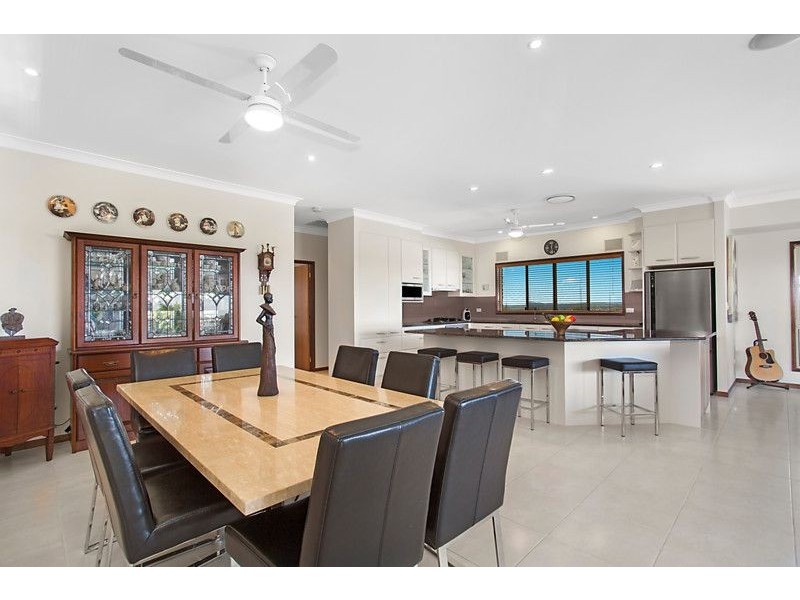 4 Cannes Street, Wakerley QLD 4154