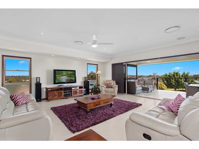 4 Cannes Street, Wakerley QLD 4154