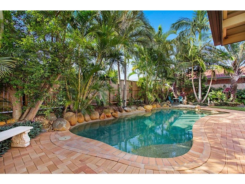 4 Cannes Street, Wakerley QLD 4154