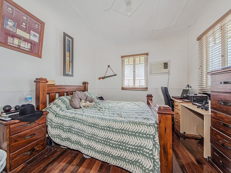 25 Railway Tce, Lota QLD 4179