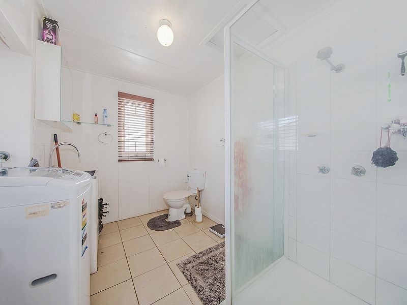 25 Railway Tce, Lota QLD 4179