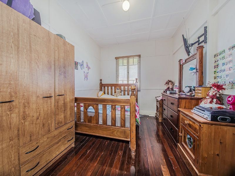 25 Railway Tce, Lota QLD 4179