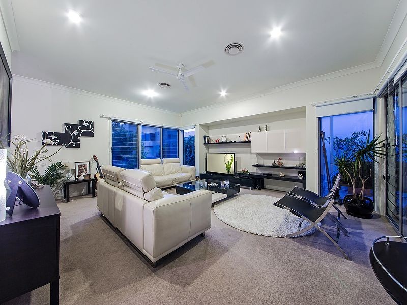 54 Mossvale Drive, Wakerley QLD 4154